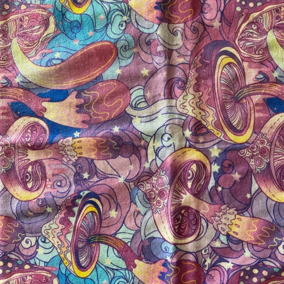 Trippy Mushroom face mask - Picture 3 of 4